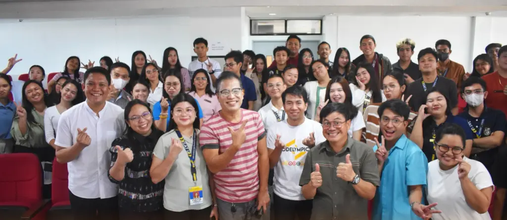 Students and mentors after a demo pitching day